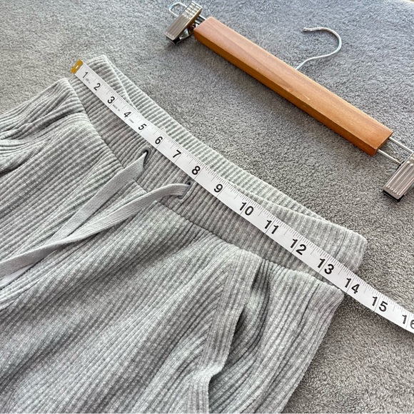 ALO YOGA Women’s Muse Sweatpant Heather Grey size Small - Picture 9 of 12